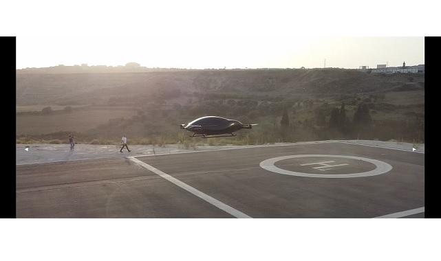 Türkiye'nin İlk İnsanlı Uçan Arabasını sergiliyor!