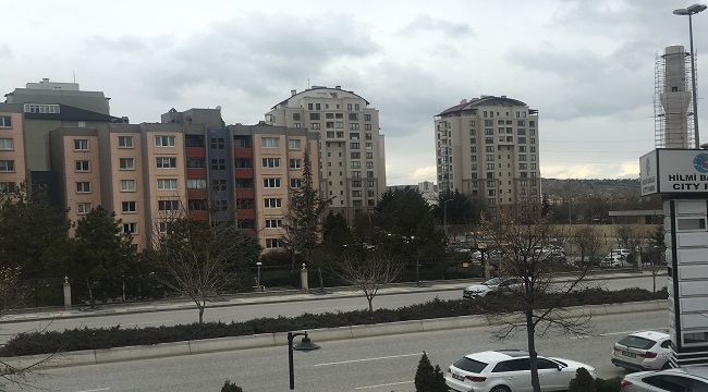 Ankara Foto Haber: Bir tarafında açık hava, diğer tarafında kar