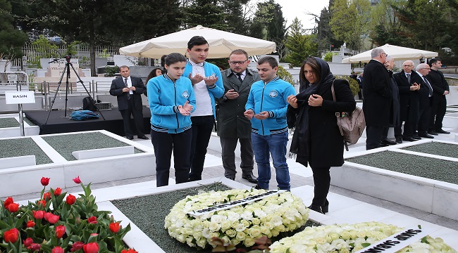 Sakıp Sabancı vefatının 15. yıldönümünde kabri başında törenle anıldı