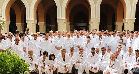 Bayileriyle kutsal topraklara gittiler