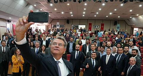 Van&#039;da &#039;Bu Gençlikte İŞ Var&#039; projesi kapsamında gençlerle buluştu: TÜSİAD