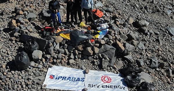İpragaz Gönüllüleri: Ağrı Dağı’nın 4.200 metresinde atık topladı