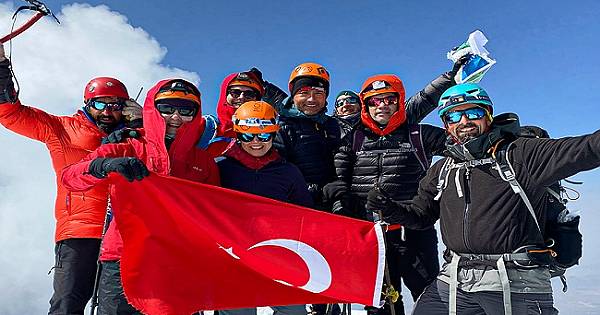 İklim için Ağrı Dağı zirvesindeler!