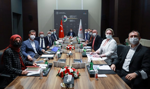 Enerji Bakanı Dönmez &#039;Yenilenebilir enerji - Elektrik üretim Dağıtım ve Ticaret sektör temsilcileriyle buluştu