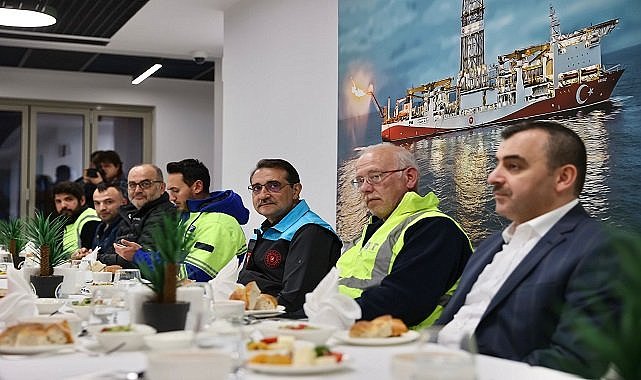 Enerji Bakanı Dönmez - Doğal gaz milli takımı ile bir araya geldi!