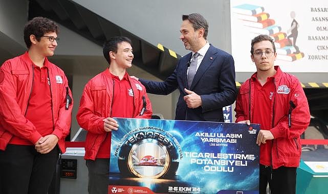 Bakan Bayraktar - “Gelecekte yenilebilir enerjiyi yükseltecek gençlerimizle…”