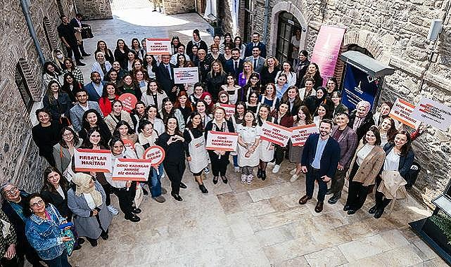 Güler Sabancı &#039;&#039;İzmir&#039;de &#039;Ben de varım, buradayım&#039; diyen genç kadınlarla buluştu&#039;&#039;