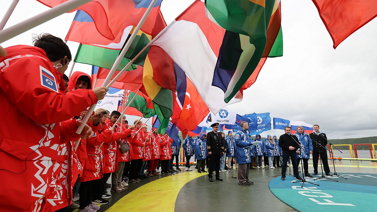 Nükleer Buzkıran ile KUZEY Kutbu keşif gezisi tamamlandı