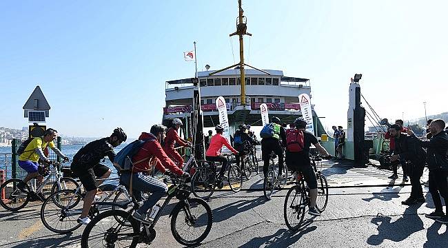23 Nisan&#039;da çocuklar bisiklete biniyor