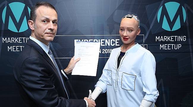 Robot Sophia Türkiye&#039;ye geldi
