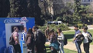 Yeni mezunlara iş, öğrencilere staj imkanı veriyor