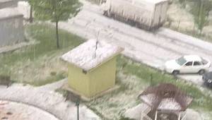 Ankara bembeyaz oldu: İşte şiddetli dolunun videosu