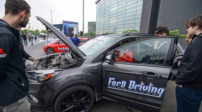 Gençler, sürüş becerilerini Ford Sürüş Akademisi&#039;yle geliştirdi
