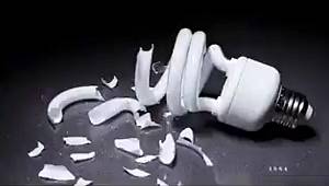 Kırılan tasarruflu ampule kesinlikle el sürmeyin