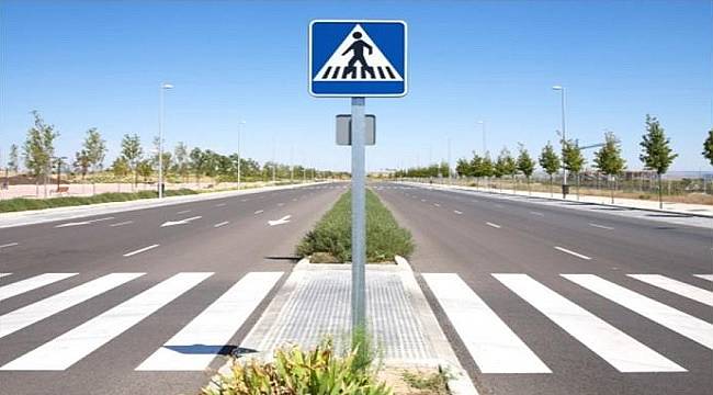 DİKKAT: Geçiş üstünlüğü yayalarda, ışık olmasada