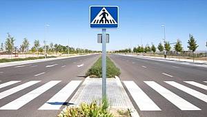 DİKKAT: Geçiş üstünlüğü yayalarda, ışık olmasada