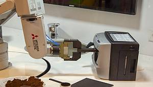 Mitsubishi Electric robotu 'Türk Kahvesi' servisi yapıyor