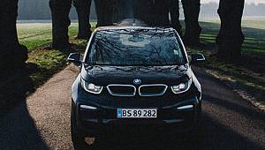 Bu BMW’nin üretiminde yüzde 100 yenilenebilir enerji kullanıldı