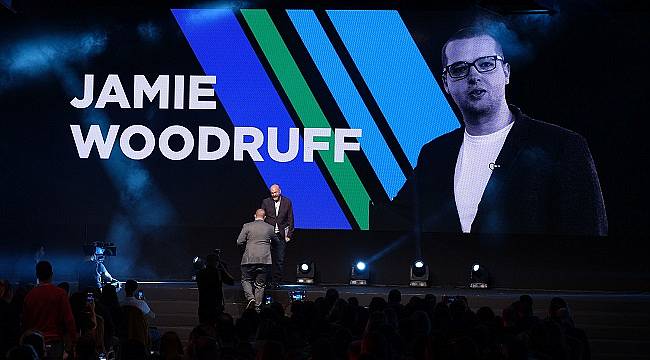 He access to the security camera system of Nuclear power plant: LIVE TO THE AUDIENCE