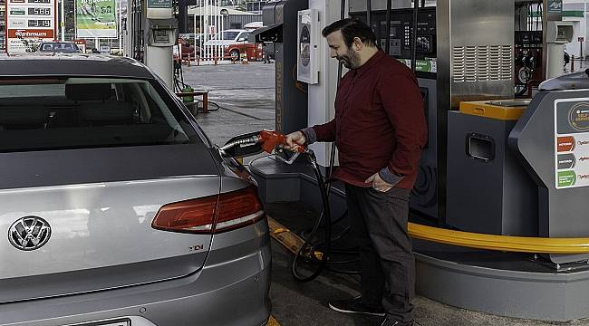 Akaryakıt istasyonlarında &#039;Kendin doldur&#039; dönemi başladı