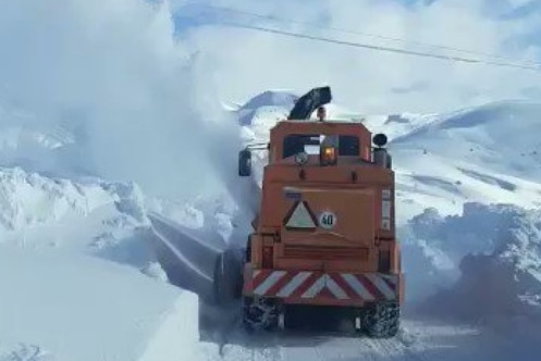 Elektrik kesintilerine bu yolları aşarak ulaşıyorlar