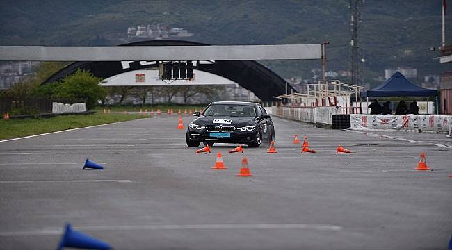 BMW’nin Kadın Kullanıcıları Performans Sürüş Eğitimi ile piste indi