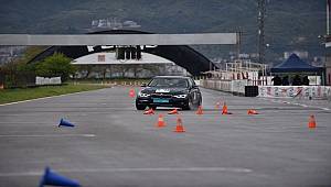 BMW’nin Kadın Kullanıcıları Performans Sürüş Eğitimi ile piste indi