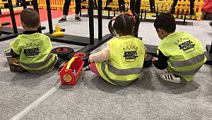 Minik ustalar otomobilleri tamir etti