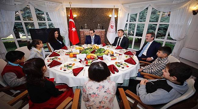 Siirt’ten çocuklar Enerji Bakanını ziyaret etti