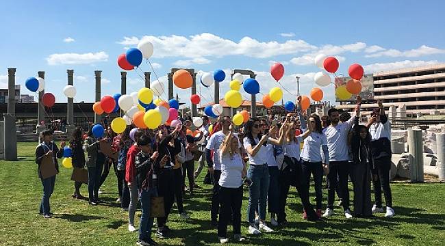 TOTAL ile çocuklar tarihi yerinde öğreniyor, Antik Kent Smyrna geleceğe ışık tutuyor
