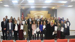 VANLI KADINLAR: 'Kadın Girişimci Yönetici Okulu' eğitimlerini tamamlayıp sertifikalarını aldılar