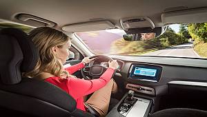 Bosch Üretti: Şarj istasyonlarıyla konuşan ve park ücreti ödeyen otomobil