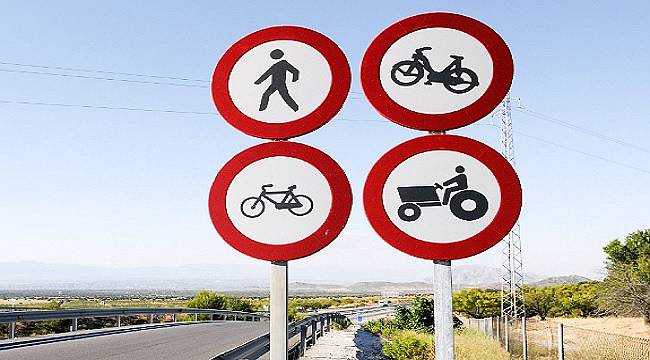 BU ÜZÜCÜ: Her bin sürücüden 5&#039;i trafik işaretlerini doğru biliyor