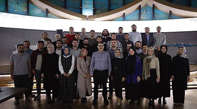 Enerji Bakanı Dönmez &#039;Geleceğe yön verecek gençlerle&#039; iftar yaptı