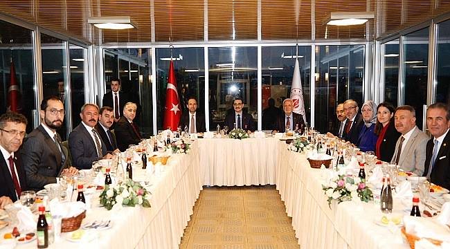 Enerji Bakanı Dönmez: TBMM Enerji Komisyonu&#039;na iftar verdi