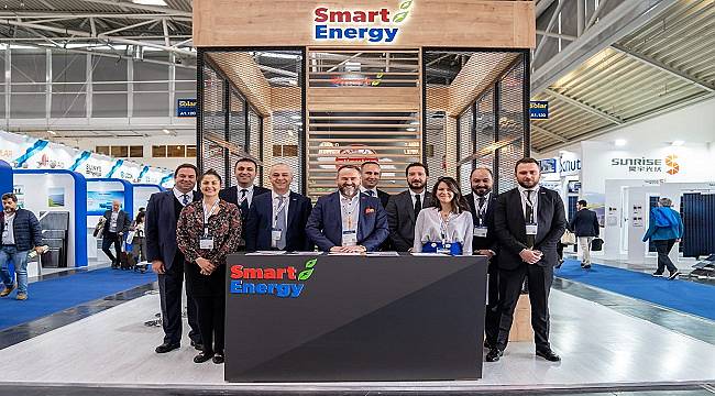 Son teknoloji panellerini Intersolar&#039;da tanıttı