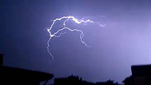 Yıldırım çarpan kişiye nasıl yardım edilir?