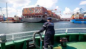 İSTANBUL'DA: Tarihinin en büyük yakıt ikmalini yaptı