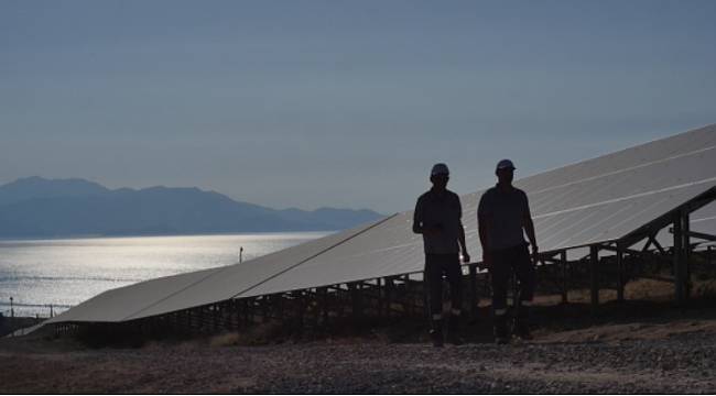 Van Gölü Kıyısında 37 MW&#039;lık Güneş Santrali kurdu