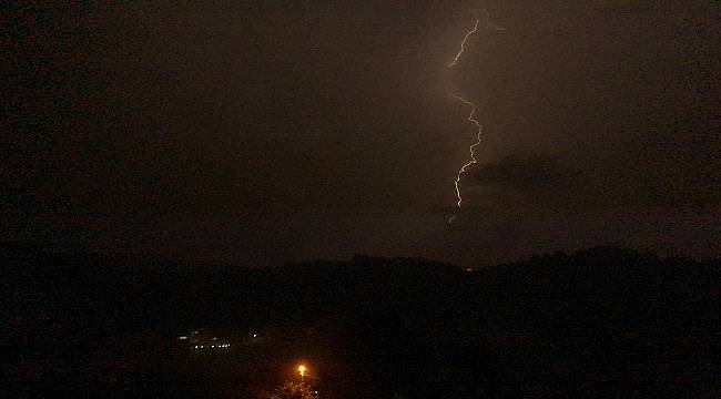 Şimşekler &#039;Geceyi Gündüze&#039; çevirdi (FOTO HABER)