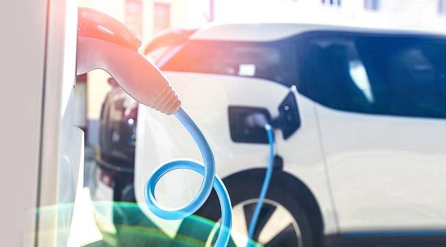 Elektrikli araçlar: Dizel ve benzinliyle makası kapatıyor!