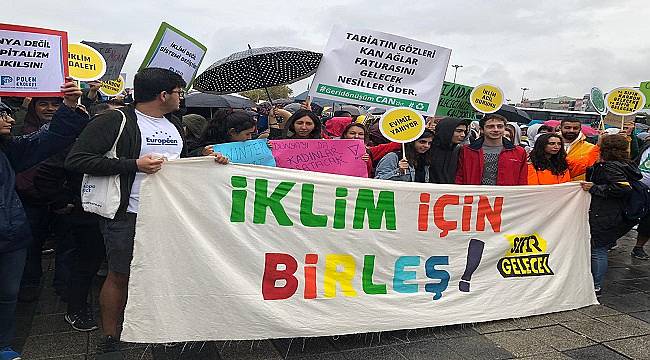 İklim Grevcileri Kadıköy&#039;den Seslendi: İKLİM İÇİN BİRLEİŞYORUZ
