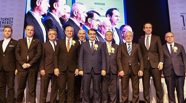 ENERJİ BAKANI DÖNMEZ: Güneydoğu’da Petrol - Trakya&#039;da - yeni bir doğalgaz keşfimiz oldu