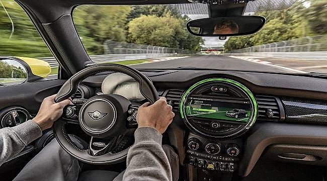 MINI Electric fren pedalına basmadan turu tamamladı