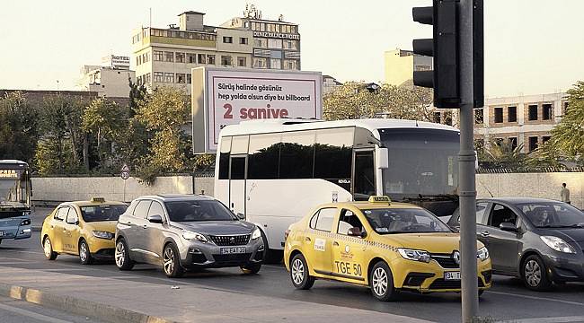 Yeşil Işık&#039;ta reklam panosu kararıyor: Gözünüz Yolda Olsun diye