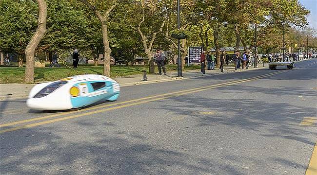 İşte İTÜ&#039;nün güneş enerjisi ve hidrojenle çalışan arabaları!