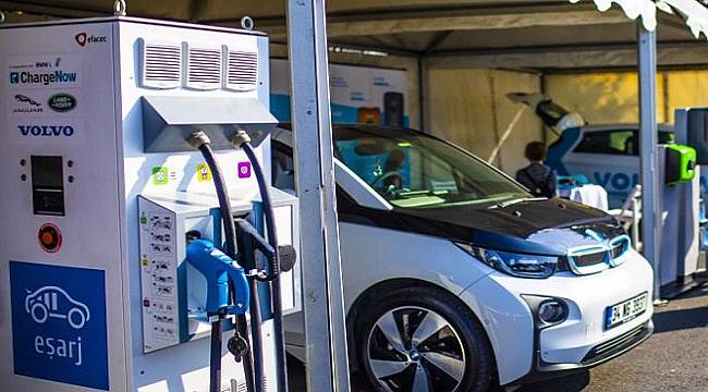 Tesla - BMW - Renault gibi sektörün en gözde elektrikli araçları ziyaretçilerle buluştu!