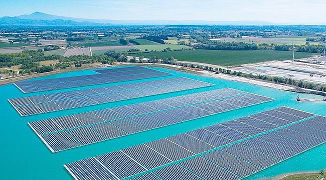 Avrupa’nın en büyük yüzer güneş santrali hizmete girdi!