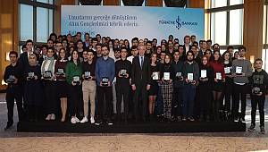 İş Bankası’ndan Altın Gençlere ödül!