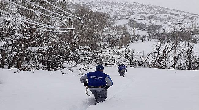 Kışın elektrik arızalarına böyle müdahale ediyorlar!